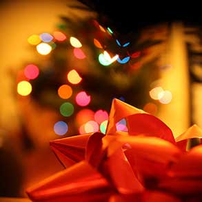 A red bow at Christmas time